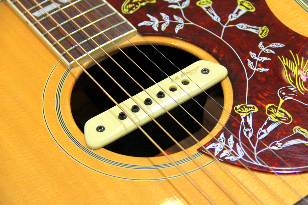 アコギピックアップ　位置